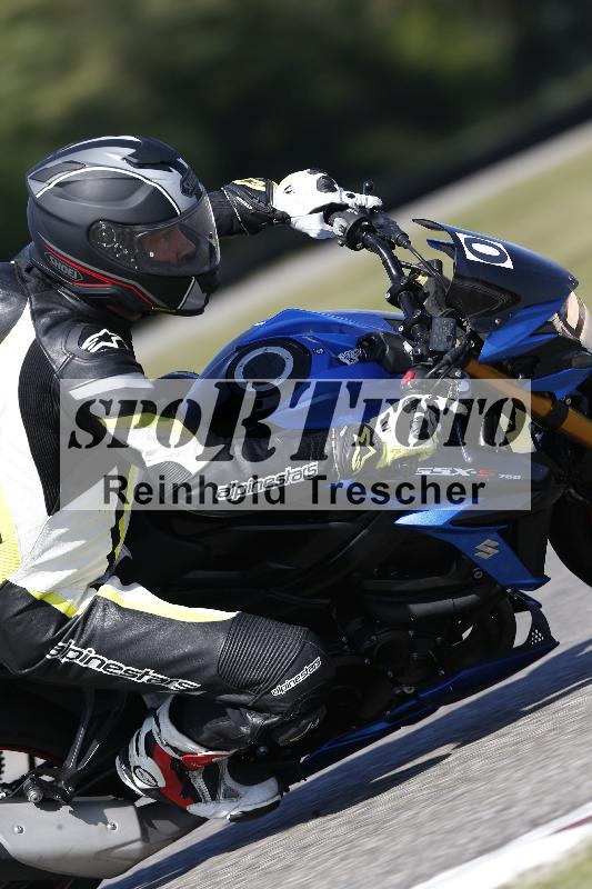 Archiv-2025/49 26.08.2025 Cornu Master School ADR/blau-bleu/0-4